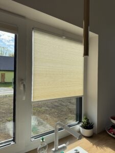 Voldikkardinad köögis